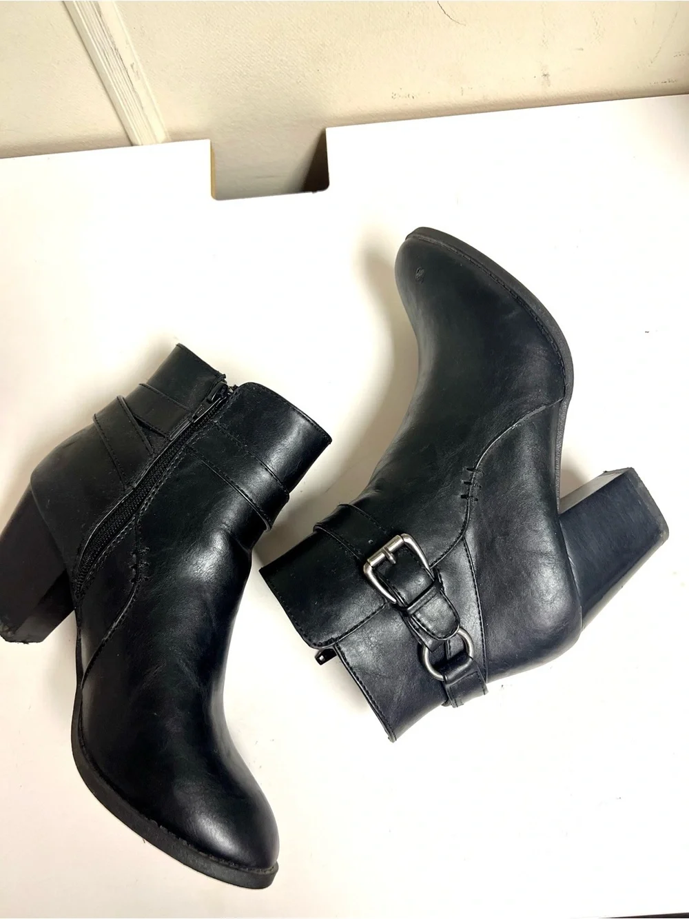 Bass 7.5M Felicia women's black leather ankle boots round toes minimalist biker